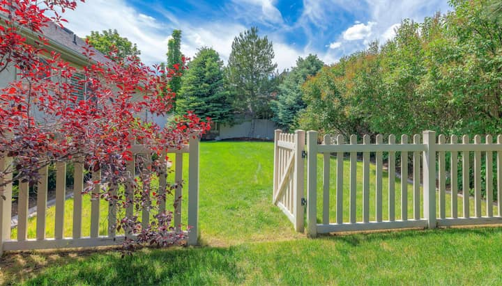 Fence gate installation services in Richmond